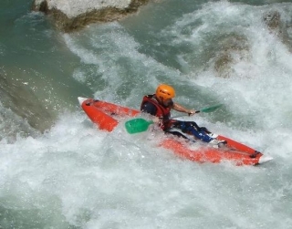  峡谷皮划艇漂流 
